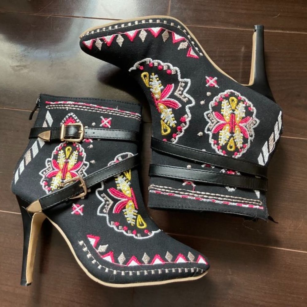women's high heeled bootie